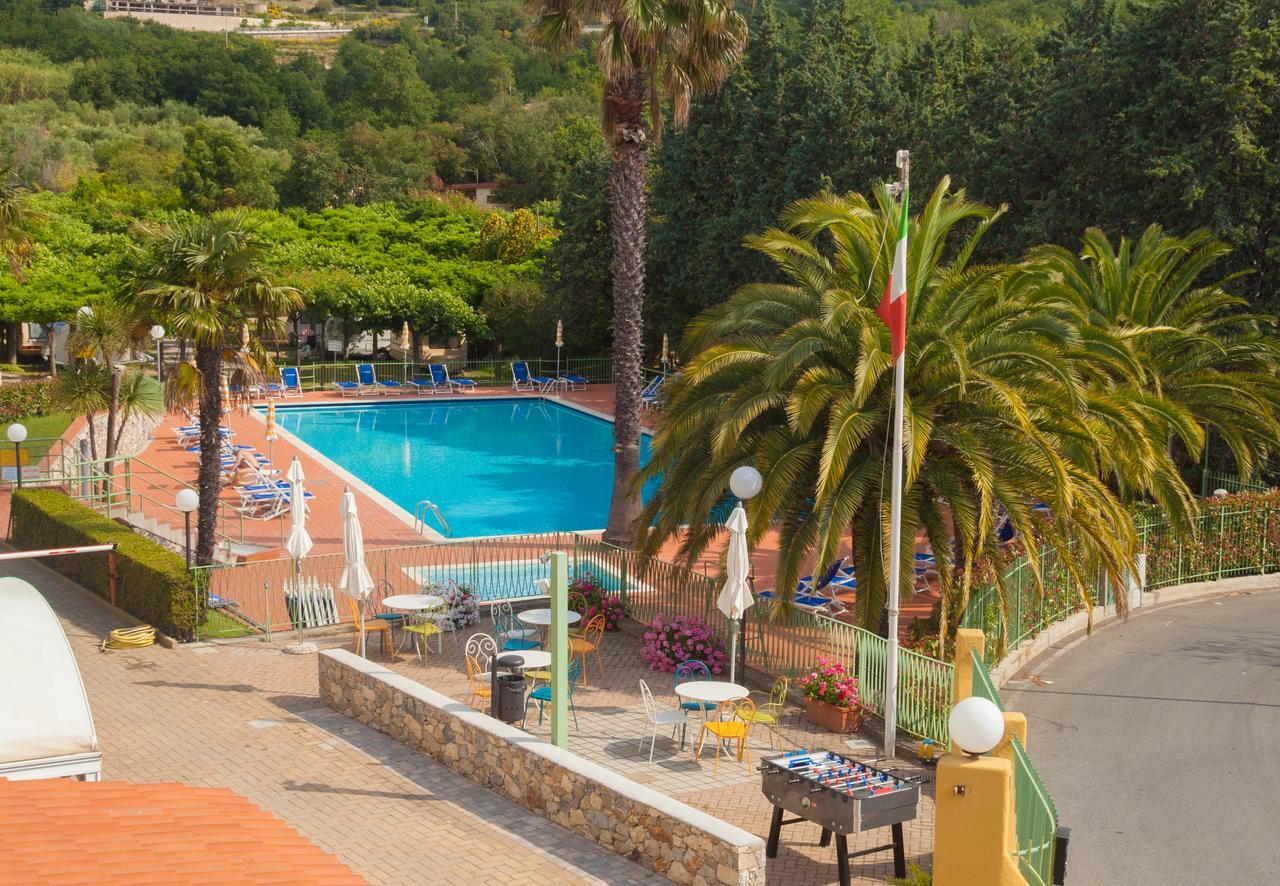 Residence Pian Dei Boschi Pietra Ligure Buitenkant foto
