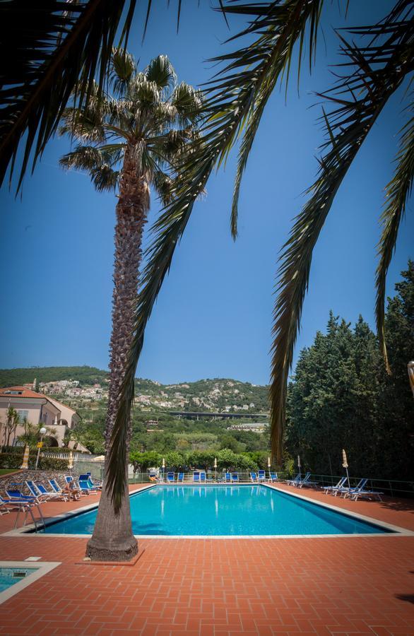 Residence Pian Dei Boschi Pietra Ligure Buitenkant foto